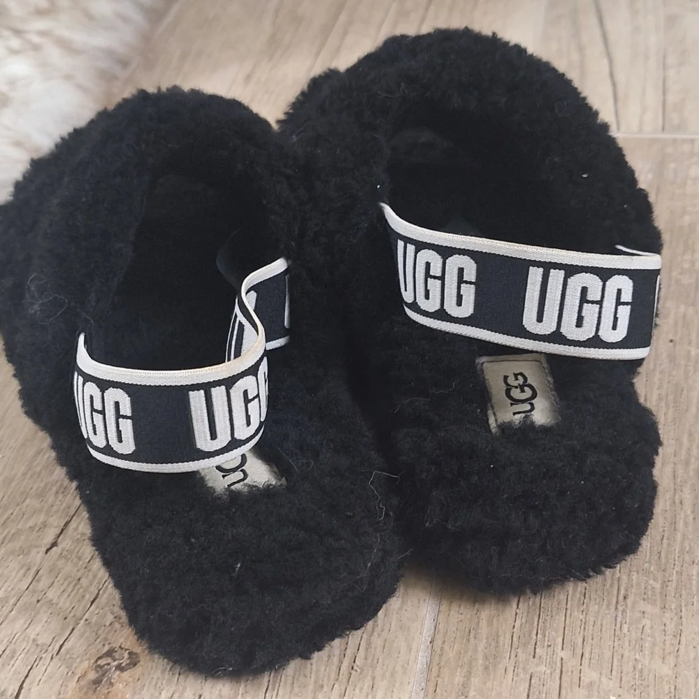 UGG black fur